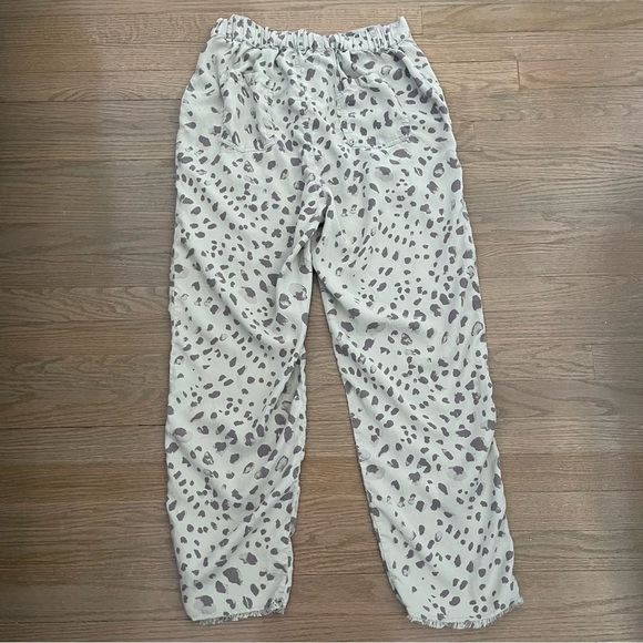 Anthropologie Cloth & Stone Green Animal Print Frayed Straight Leg Pants Size M - Picture 9 of 11